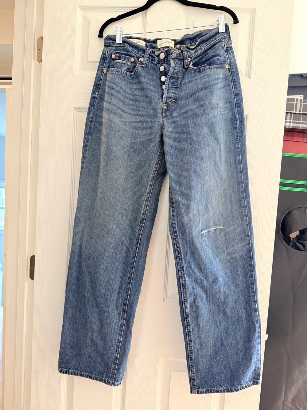 Universal Thread Women’s Straight Leg Jeans - Light Blue Wash